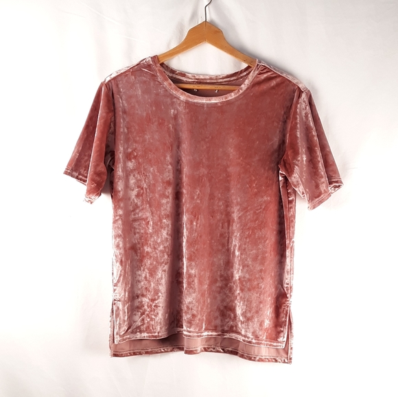 Tops - 🌟Velvet pink top
